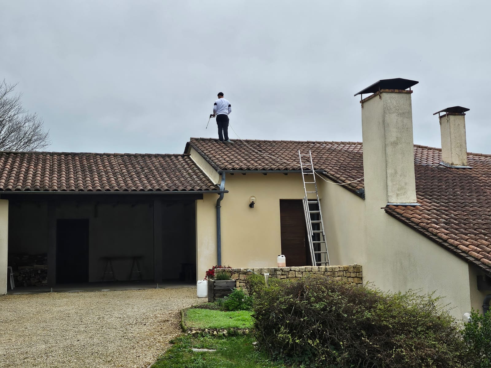 Hydrofuge de toiture pour protéger les tuiles
